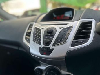 FORD FIESTA 1.4 Fiesta Zetec Auto 5dr