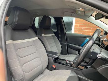 CITROEN C4 e-C4 Shine 5dr