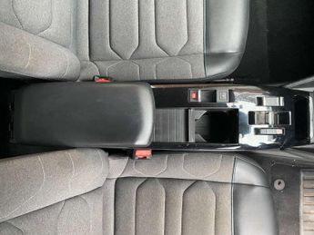 CITROEN C4 e-C4 Shine 5dr