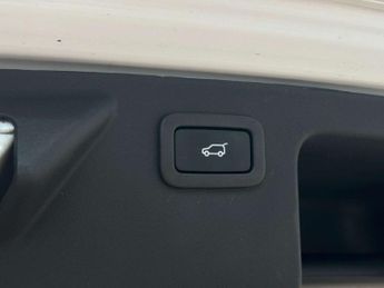 LAND ROVER DISCOVERY SPORT 2.0 Discovery Sport Luxury HSE TD4 Auto 4WD 5dr