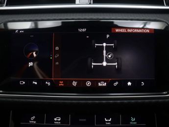 LAND ROVER RANGE ROVER VELAR 2.0 Range Rover Velar R-Dynamic SE P300 Auto 4WD 5dr