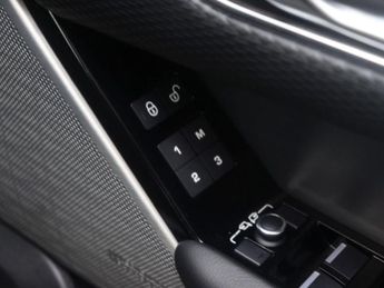 LAND ROVER RANGE ROVER VELAR 2.0 Range Rover Velar R-Dynamic SE P300 Auto 4WD 5dr