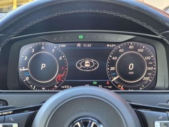 VOLKSWAGEN GOLF 2.0 Golf R TSi 4Motion Semi-Automatic 4WD 5dr - NATIONAL DELIVER