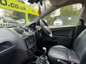FORD FIESTA 1.4 Fiesta Ghia 5dr