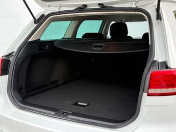 Volkswagen PASSAT 1.6 Passat SE Business TDI BlueMotion Technology Semi-Auto 5dr