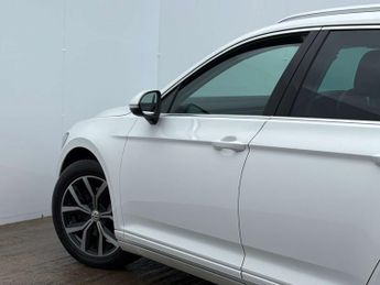 Volkswagen PASSAT 1.6 Passat SE Business TDI BlueMotion Technology Semi-Auto 5dr