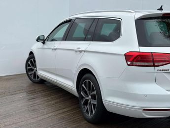 Volkswagen PASSAT 1.6 Passat SE Business TDI BlueMotion Technology Semi-Auto 5dr