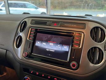 VOLKSWAGEN TIGUAN 2.0 Tiguan R-Line Edition TDI BlueMotion Technology 4Motion Semi