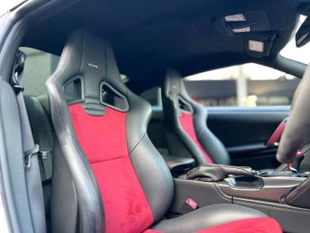 Nissan GT-R 3.8 V6 Nismo R35 GTR NISMO Auto 4WD Euro 6 2dr + FACTORY CARBON 