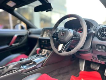 Nissan GT-R 3.8 V6 Nismo R35 GTR NISMO Auto 4WD Euro 6 2dr + FACTORY CARBON 