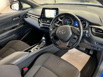 TOYOTA C-HR 1.8 C-HR-Dynamic HEV CVT 5dr