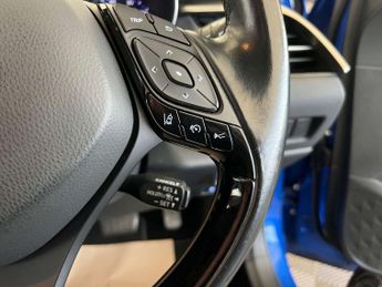 TOYOTA C-HR 1.8 C-HR-Dynamic HEV CVT 5dr