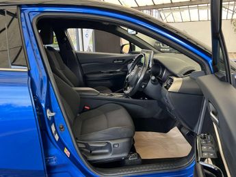 TOYOTA C-HR 1.8 C-HR-Dynamic HEV CVT 5dr