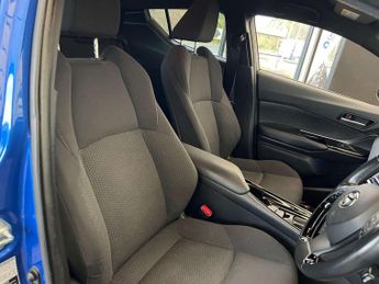 TOYOTA C-HR 1.8 C-HR-Dynamic HEV CVT 5dr