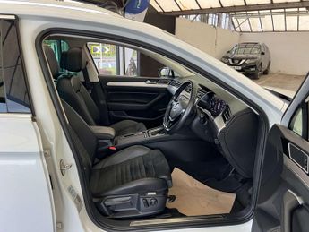 VOLKSWAGEN PASSAT 1.5 Passat GT TSi Evo Semi-Auto 5dr