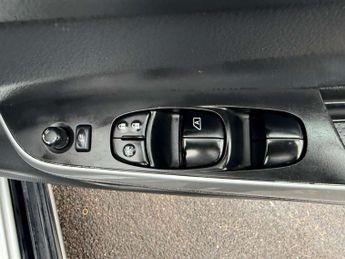 NISSAN NAVARA 2.3 Navara Tekna dCi Auto 4WD 5dr