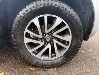 NISSAN NAVARA 2.3 Navara Tekna dCi Auto 4WD 5dr