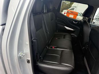 NISSAN NAVARA 2.3 Navara Tekna dCi Auto 4WD 5dr