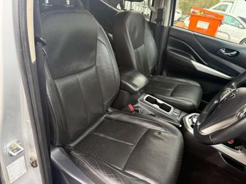 NISSAN NAVARA 2.3 Navara Tekna dCi Auto 4WD 5dr