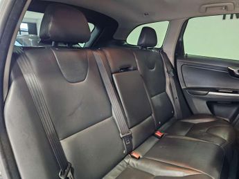 VOLVO XC60 2.4 XC60 SE Luxury Nav D4 AWD Auto 4WD 5dr