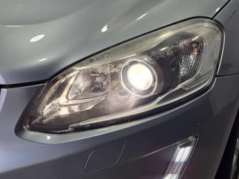 VOLVO XC60 2.4 XC60 SE Luxury Nav D4 AWD Auto 4WD 5dr