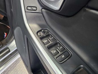 VOLVO XC60 2.4 XC60 SE Luxury Nav D4 AWD Auto 4WD 5dr