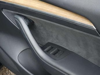 Tesla Model 3 Model 3 Standard-Range + 4dr