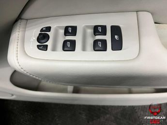 Volvo XC60 2.0h T8 Twin Engine 10.4kWh Inscription Pro SUV 5dr Petrol Plug-