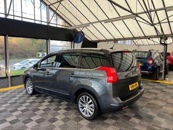 PEUGEOT 5008 2.0 5008 Allure HDi Auto 5dr