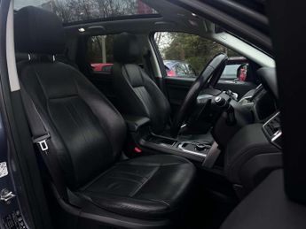 LAND ROVER DISCOVERY SPORT 2.0 Discovery Sport Black HSE SD4 Auto 4WD 5dr