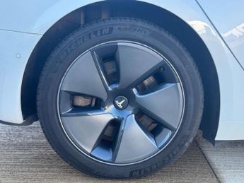 Tesla Model 3 Model 3 Standard Range + 4dr