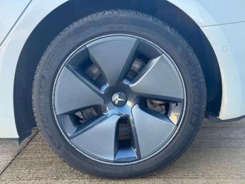Tesla Model 3 Model 3 Standard Range + 4dr