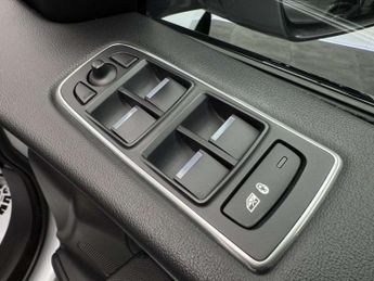 Jaguar F-PACE 2.0 F-Pace R-Sport AWD D Auto 4WD 5dr