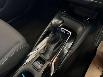 TOYOTA COROLLA 2.0 Corolla Design VVT-i HEV CVT 5dr