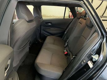 TOYOTA COROLLA 2.0 Corolla Design VVT-i HEV CVT 5dr