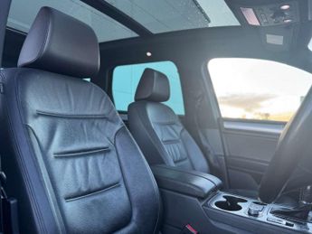 Volkswagen TOUAREG 3.0 Touareg V6 R-Line TDI BlueMotion Technology Auto 4WD 5dr