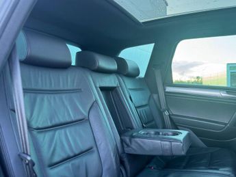 Volkswagen TOUAREG 3.0 Touareg V6 R-Line TDI BlueMotion Technology Auto 4WD 5dr