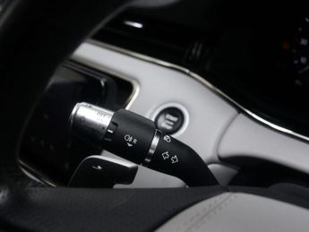 LAND ROVER RANGE ROVER EVOQUE 1.5 Range Rover Evoque R-Dynamic HSE P300e Auto 4WD 5dr