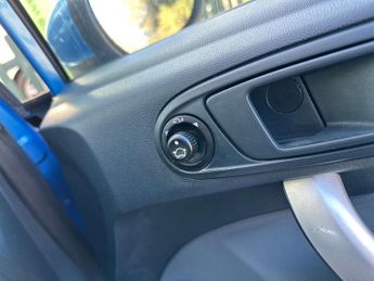 FORD FIESTA 1.4 Fiesta Titanium Auto 5dr