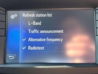 TOYOTA AVENSIS 1.8 Avensis Excel Valvematic CVT 5dr