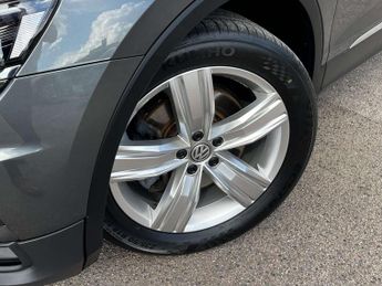 VOLKSWAGEN TIGUAN 2.0 Tiguan SEL TSi 4Motion Semi-Auto 4WD 5dr