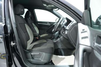 Volkswagen TIGUAN 2.0 TDI BlueMotion Tech R-Line SUV 5dr Diesel DSG 4WD Euro 5 (s/