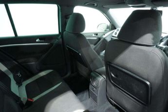 Volkswagen TIGUAN 2.0 TDI BlueMotion Tech R-Line SUV 5dr Diesel DSG 4WD Euro 5 (s/