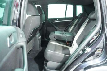 Volkswagen TIGUAN 2.0 TDI BlueMotion Tech R-Line SUV 5dr Diesel DSG 4WD Euro 5 (s/