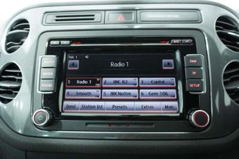 Volkswagen TIGUAN 2.0 TDI BlueMotion Tech R-Line SUV 5dr Diesel DSG 4WD Euro 5 (s/