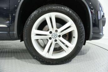 Volkswagen TIGUAN 2.0 TDI BlueMotion Tech R-Line SUV 5dr Diesel DSG 4WD Euro 5 (s/
