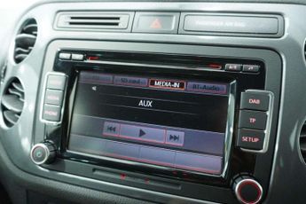 Volkswagen TIGUAN 2.0 TDI BlueMotion Tech R-Line SUV 5dr Diesel DSG 4WD Euro 5 (s/