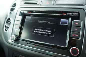 Volkswagen TIGUAN 2.0 TDI BlueMotion Tech R-Line SUV 5dr Diesel DSG 4WD Euro 5 (s/