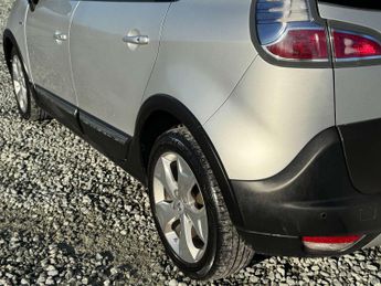 RENAULT SCENIC 1.5 Scenic Xmod Dynamique TomTom Bose+ dCi Semi-Auto 5dr