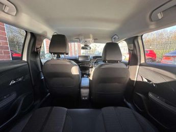 PEUGEOT 2008 2008 Allure Premium+ EV 5dr